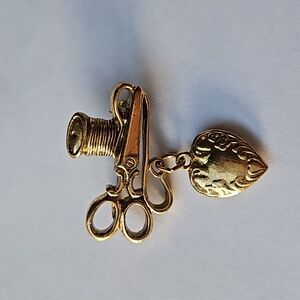 Vintage 80s Scissors and Thread Gold-tone Seamstress Brooch Pin